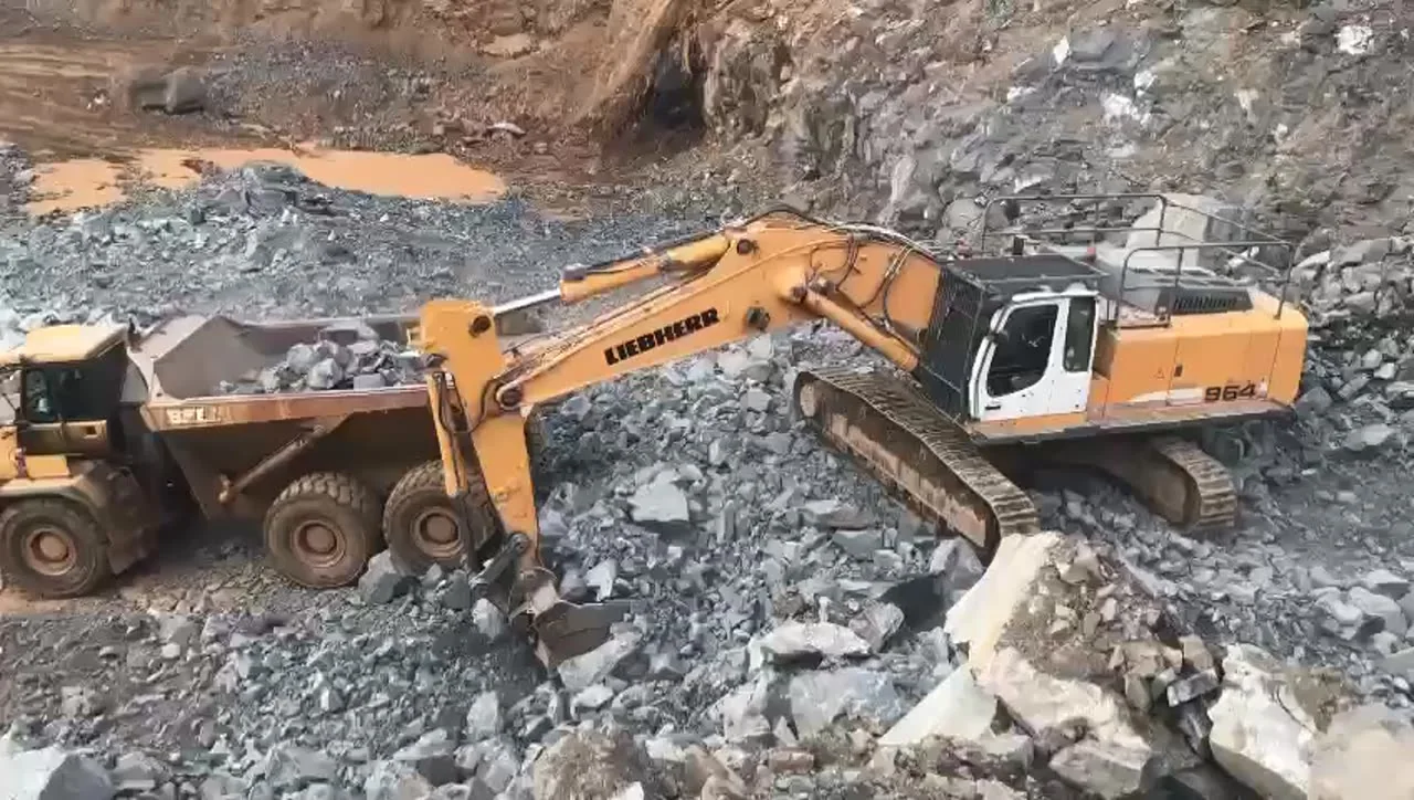 Excavator loading ore at the Tanzanian pit